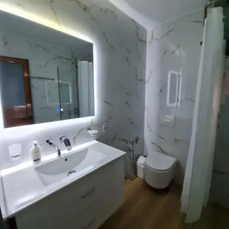 Ledio Apartament *
